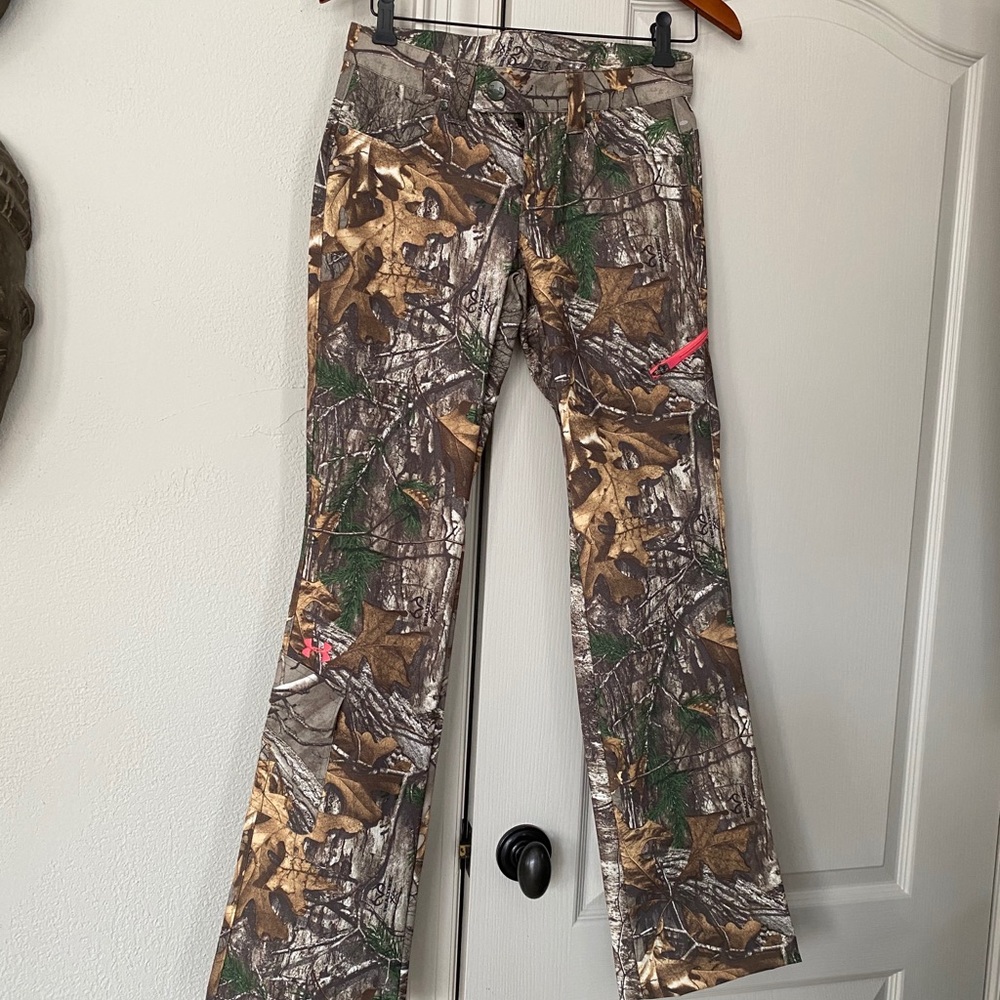 Under Armour camo dry and light cargo style pants